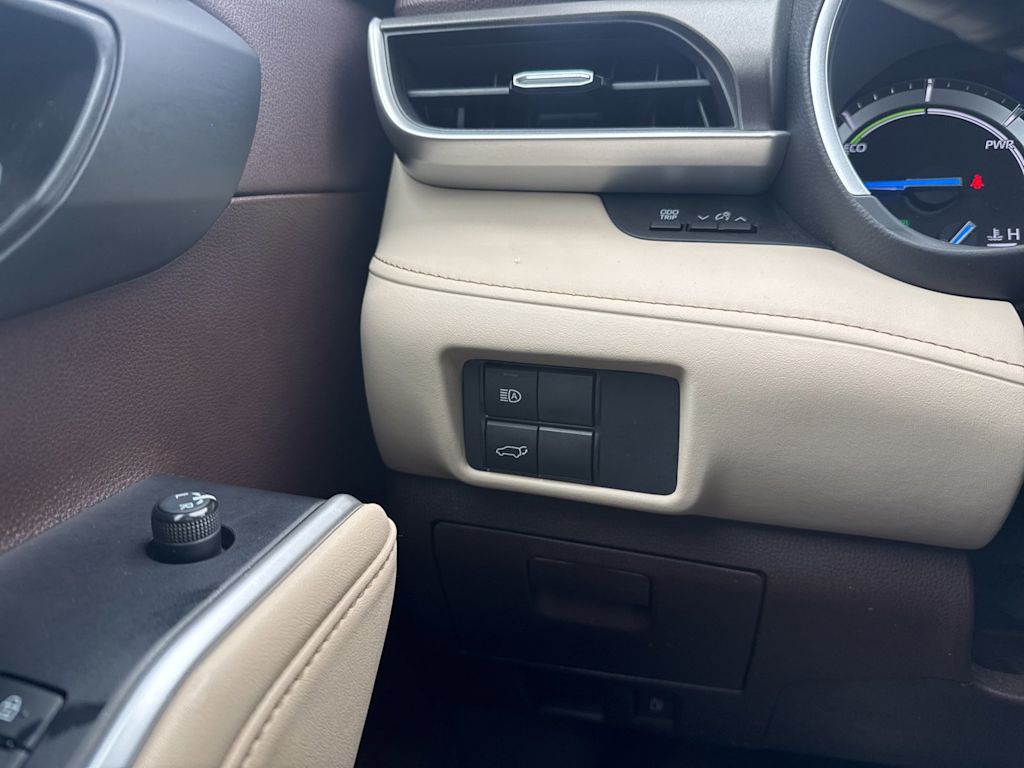 Thumbnail: 2021 Toyota Highlander - 28