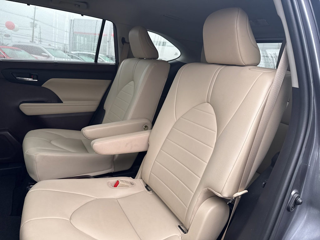 Thumbnail: 2021 Toyota Highlander - 11