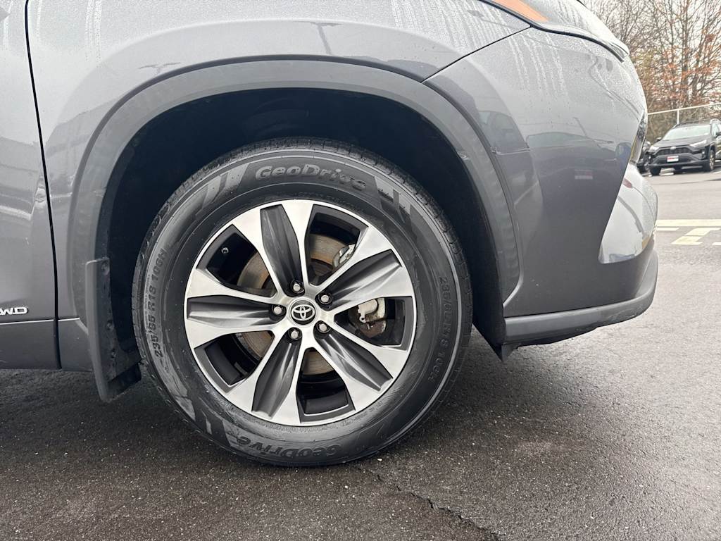 Thumbnail: 2021 Toyota Highlander - 7