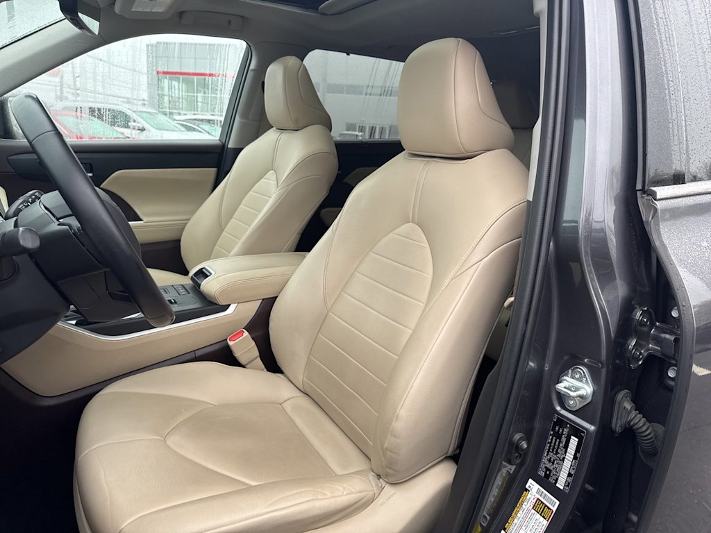 Thumbnail: 2021 Toyota Highlander - 9