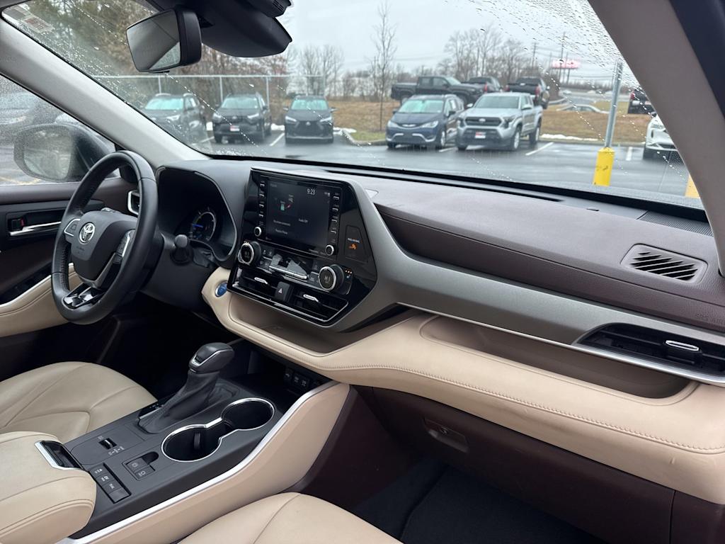 Thumbnail: 2021 Toyota Highlander - 8