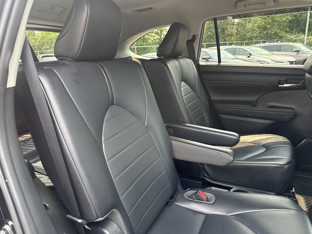 Thumbnail: 2021 Toyota Highlander - 21