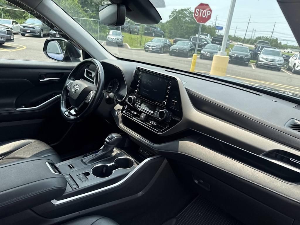 Thumbnail: 2021 Toyota Highlander - 8