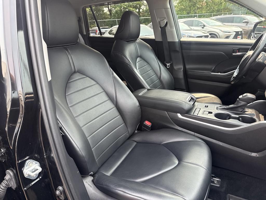 Thumbnail: 2021 Toyota Highlander - 10