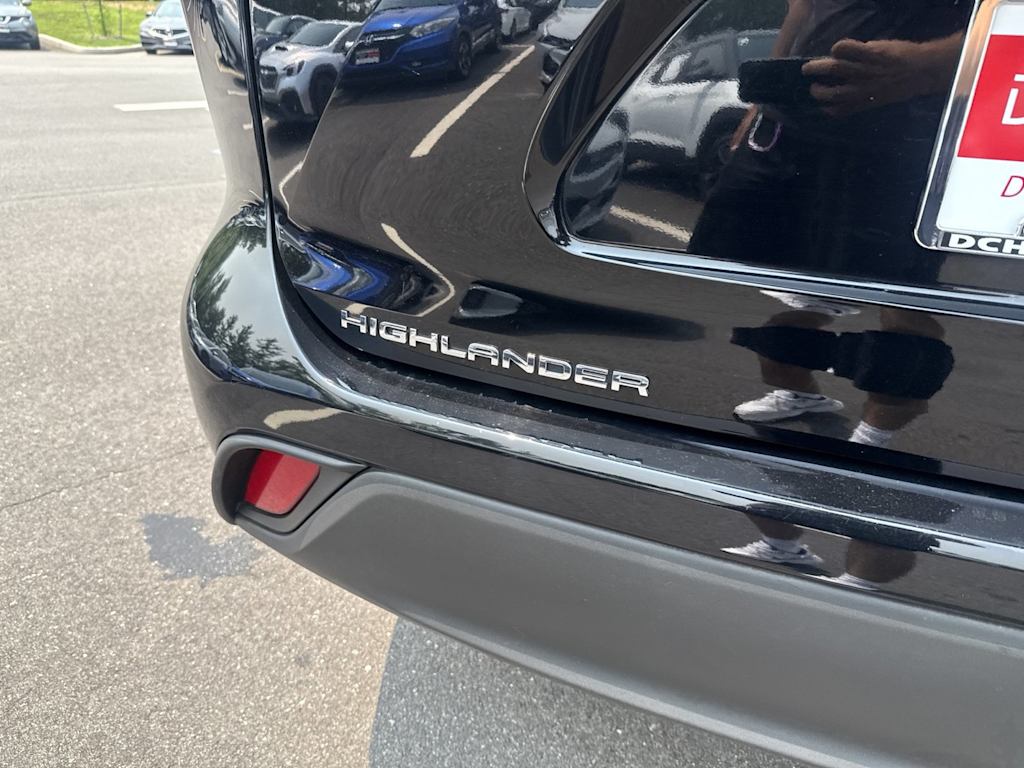 Thumbnail: 2021 Toyota Highlander - 6