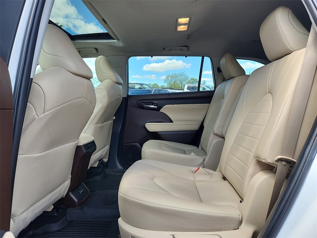 2022 Toyota Highlander XLE 11
