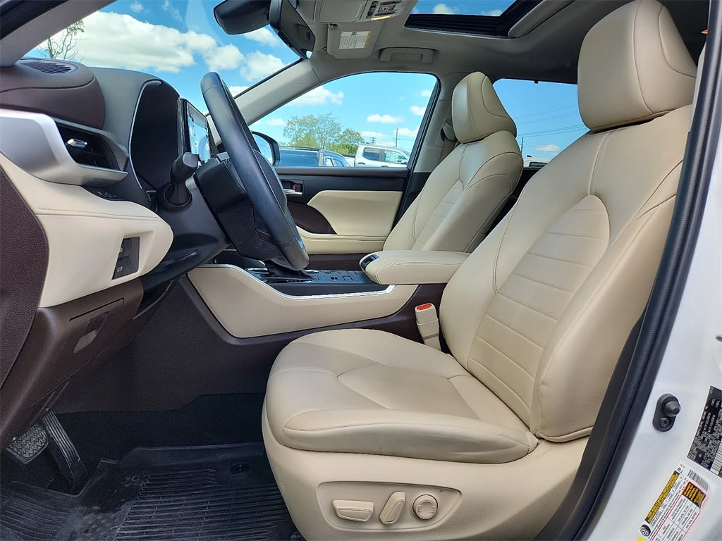 2022 Toyota Highlander XLE 10