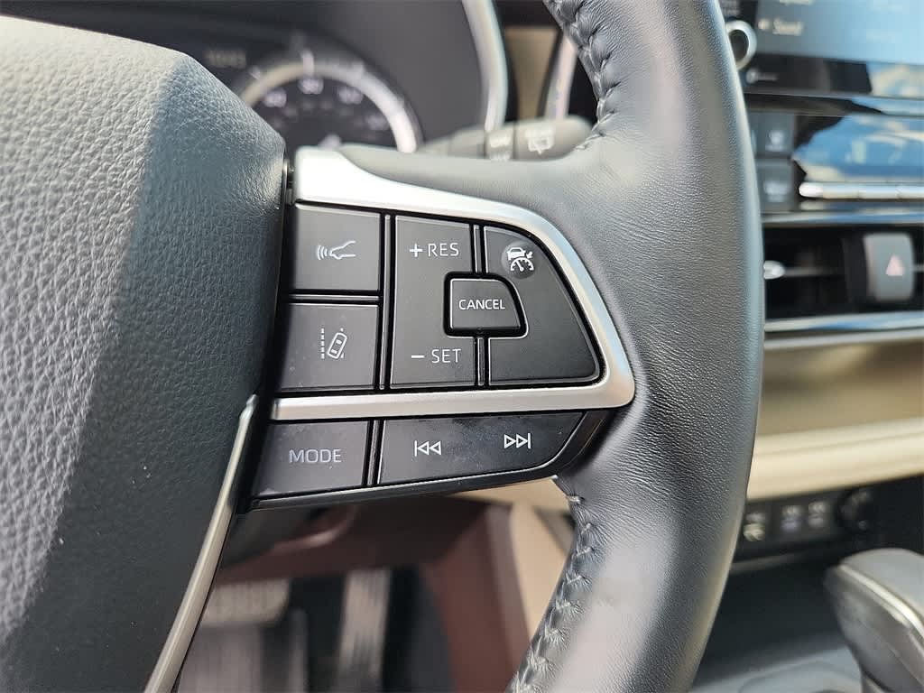 2022 Toyota Highlander XLE 24