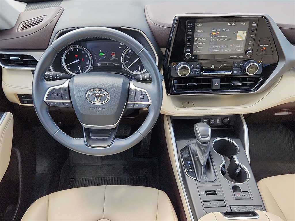 2022 Toyota Highlander XLE 2