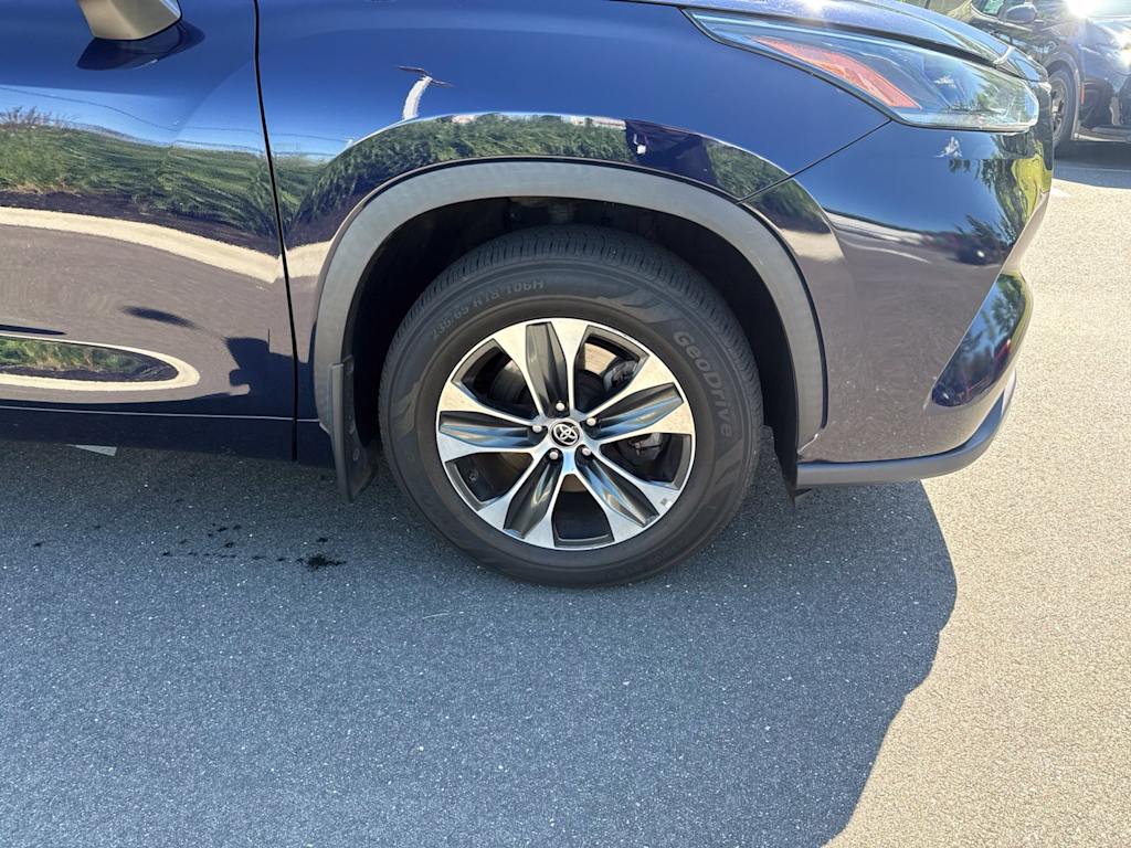 Thumbnail: 2021 Toyota Highlander - 7