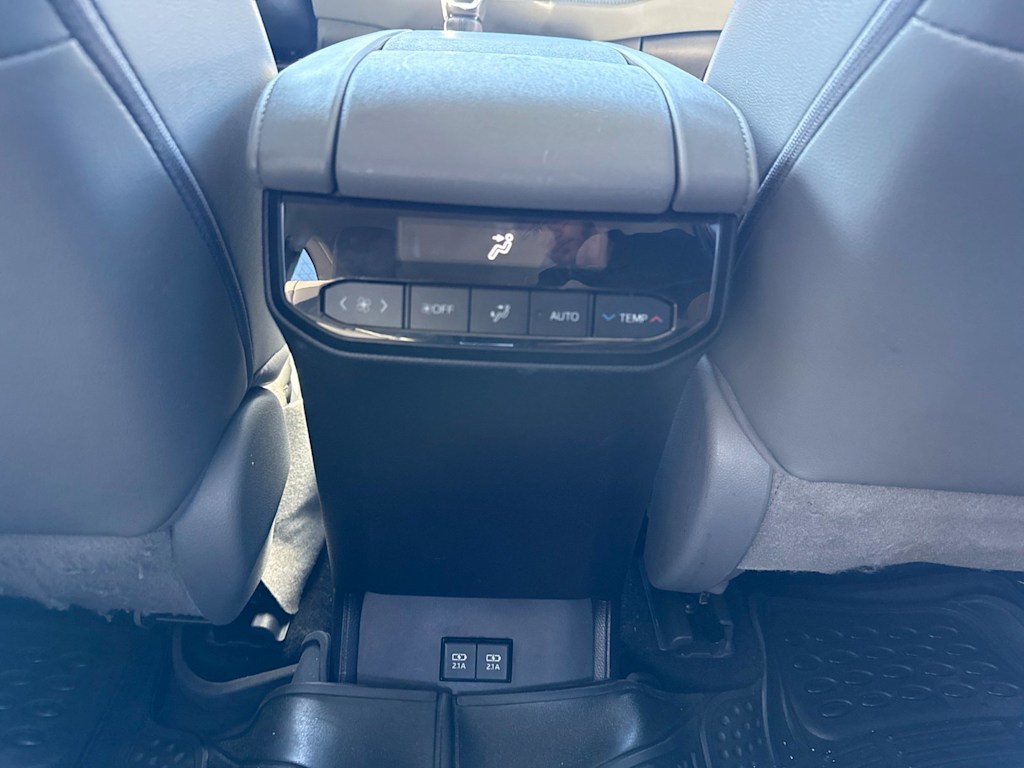 Thumbnail: 2021 Toyota Highlander - 21