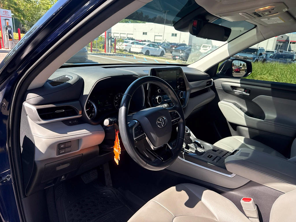 Thumbnail: 2021 Toyota Highlander - 2