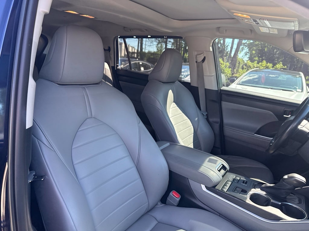 Thumbnail: 2021 Toyota Highlander - 10