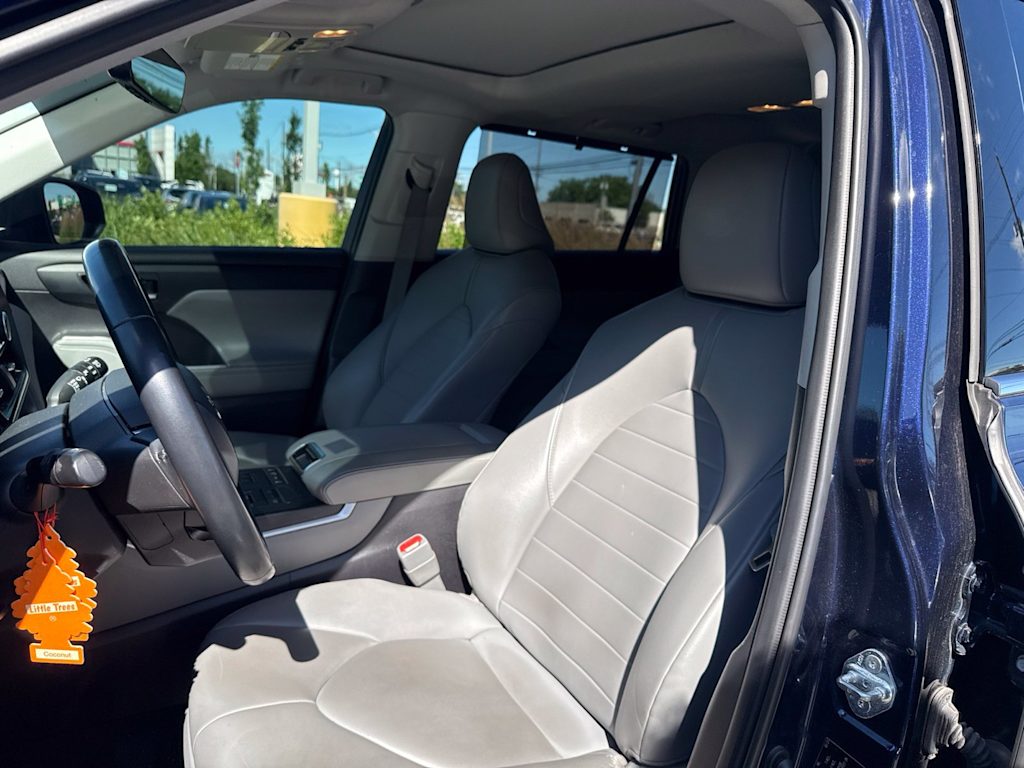 Thumbnail: 2021 Toyota Highlander - 9