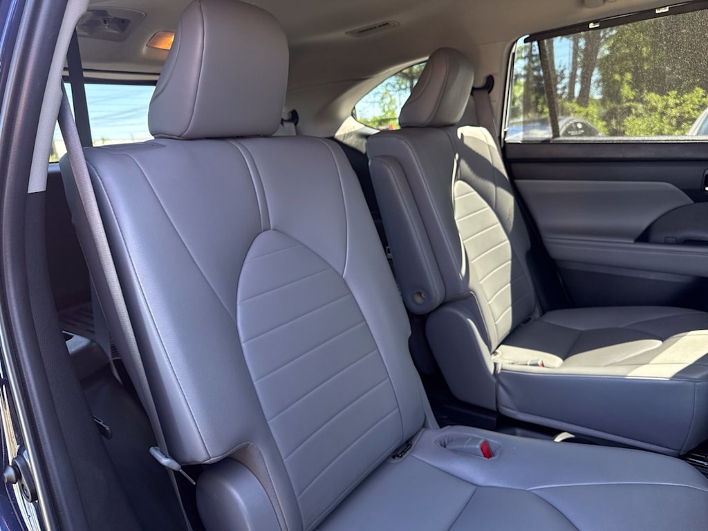 Thumbnail: 2021 Toyota Highlander - 18