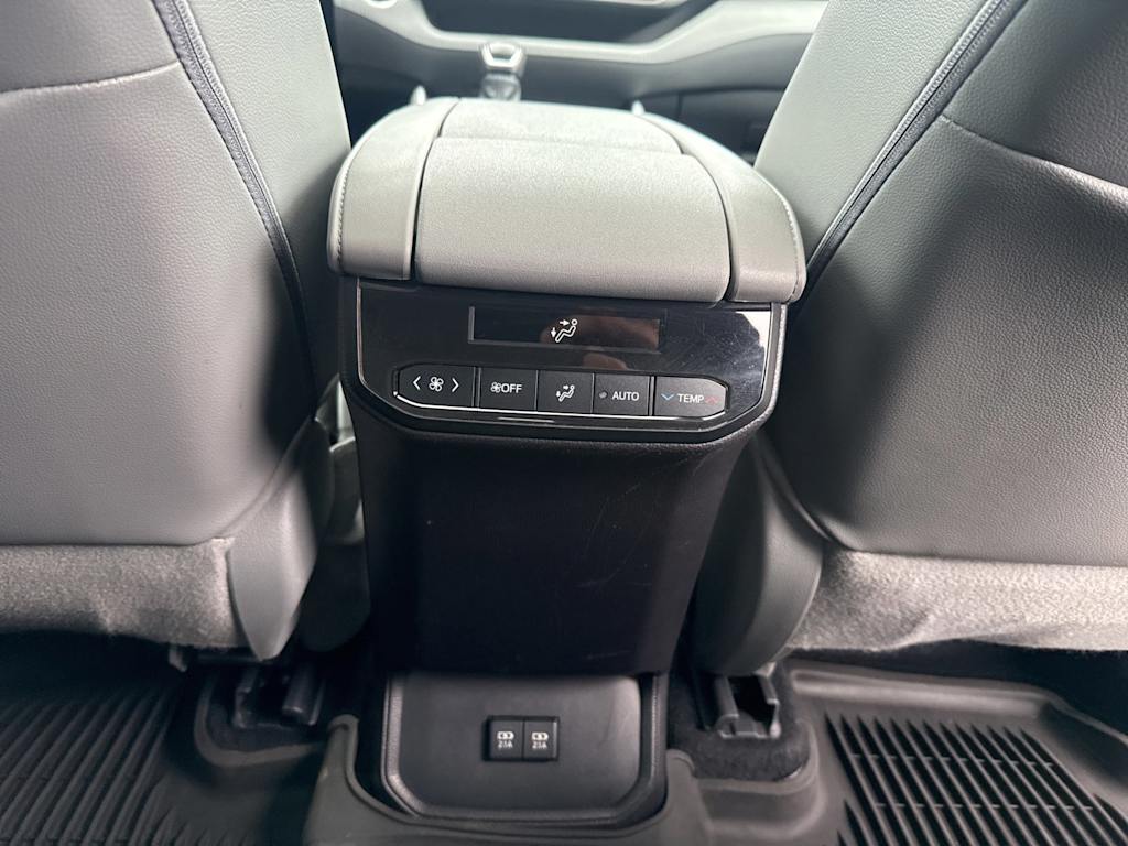 Thumbnail: 2021 Toyota Highlander - 26