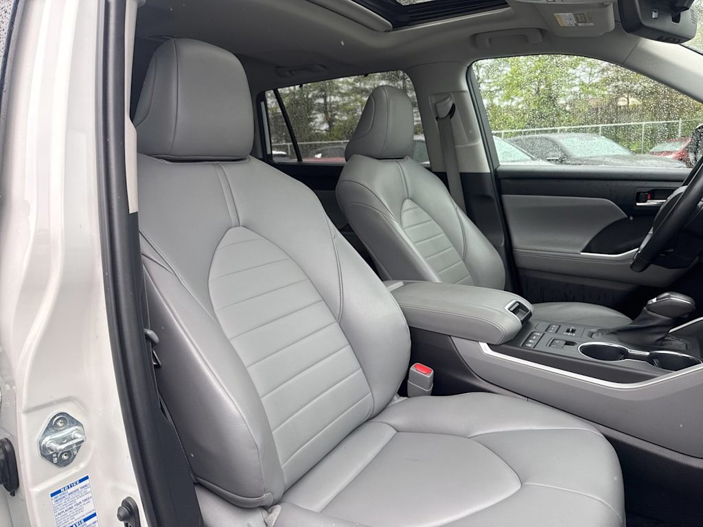 Thumbnail: 2021 Toyota Highlander - 10