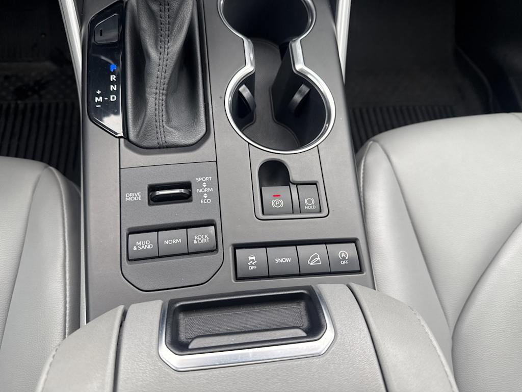 Thumbnail: 2021 Toyota Highlander - 24