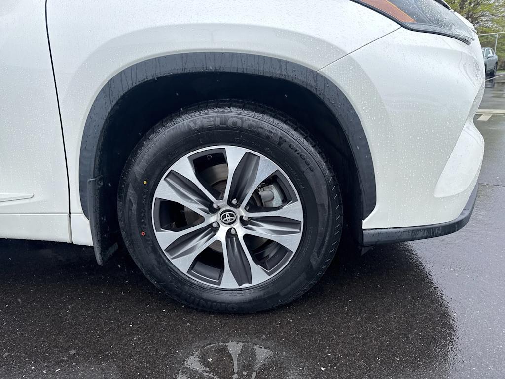 Thumbnail: 2021 Toyota Highlander - 7