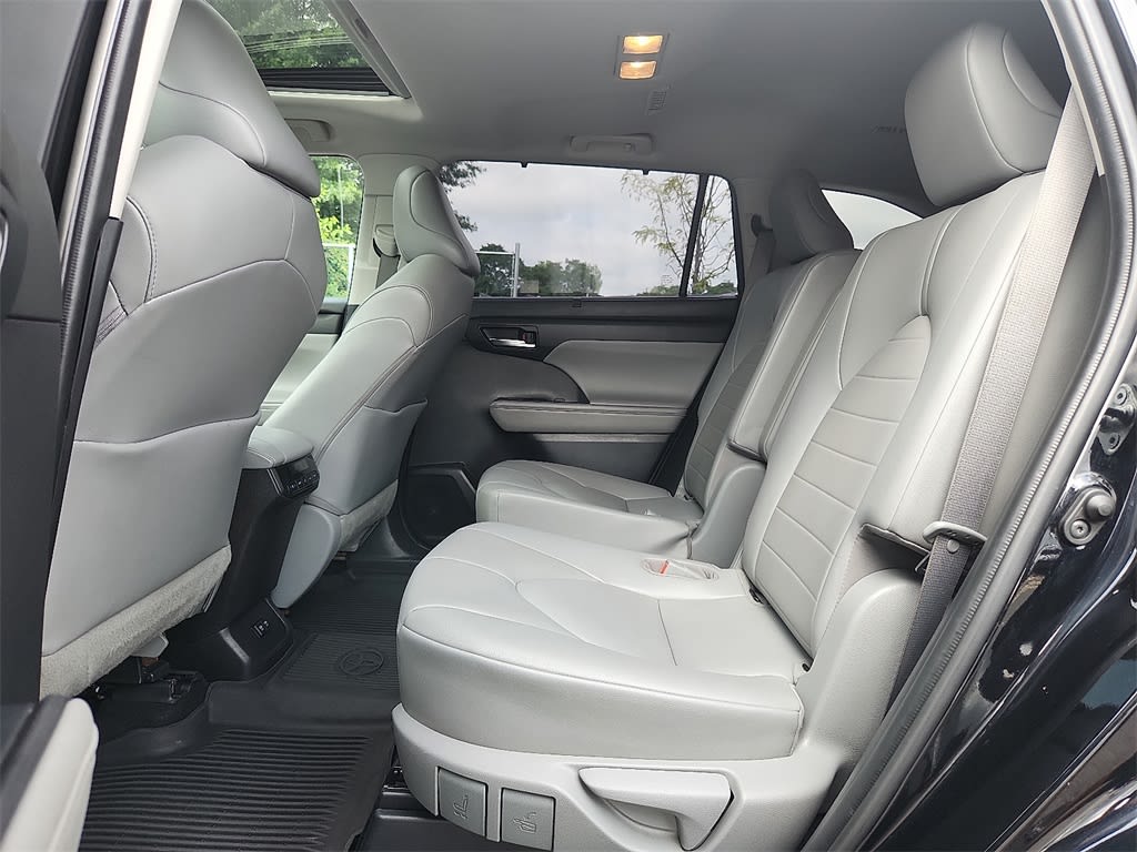 Thumbnail: 2021 Toyota Highlander - 11