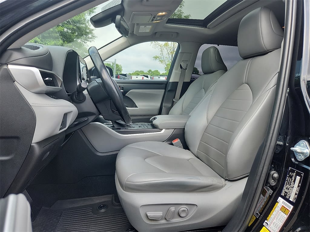 Thumbnail: 2021 Toyota Highlander - 10