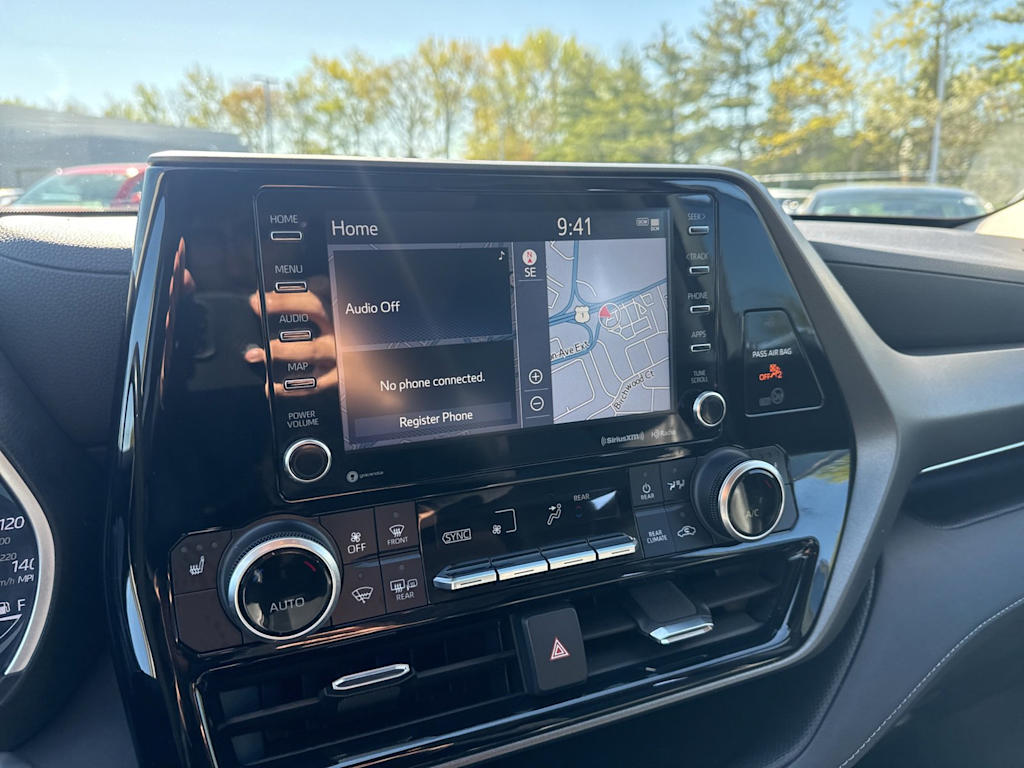 Thumbnail: 2021 Toyota Highlander - 14