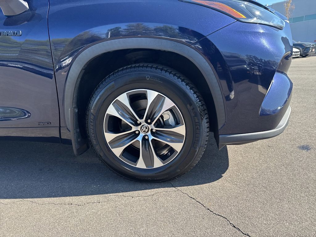 Thumbnail: 2021 Toyota Highlander - 7