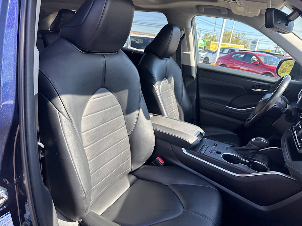 Thumbnail: 2021 Toyota Highlander - 10