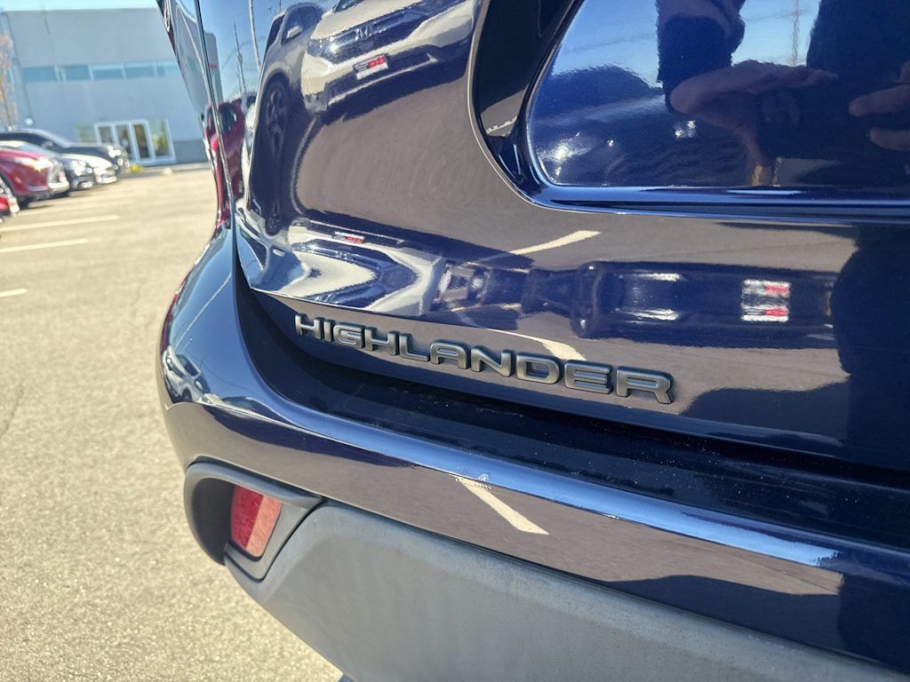 Thumbnail: 2021 Toyota Highlander - 22