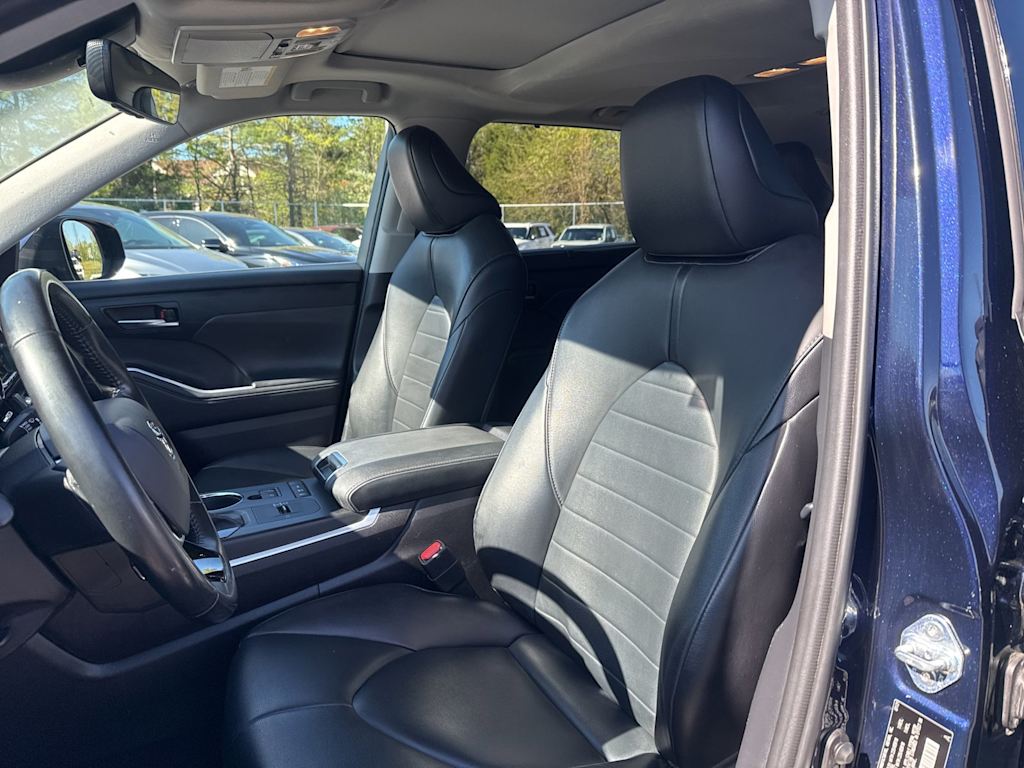 Thumbnail: 2021 Toyota Highlander - 9