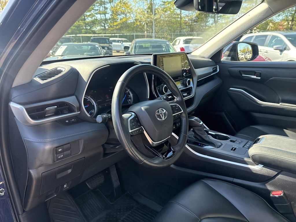 Thumbnail: 2021 Toyota Highlander - 2