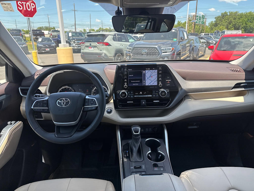 Thumbnail: 2022 Toyota Highlander - 12
