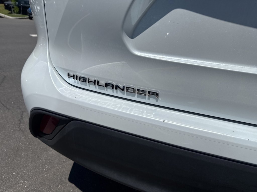 Thumbnail: 2022 Toyota Highlander - 19