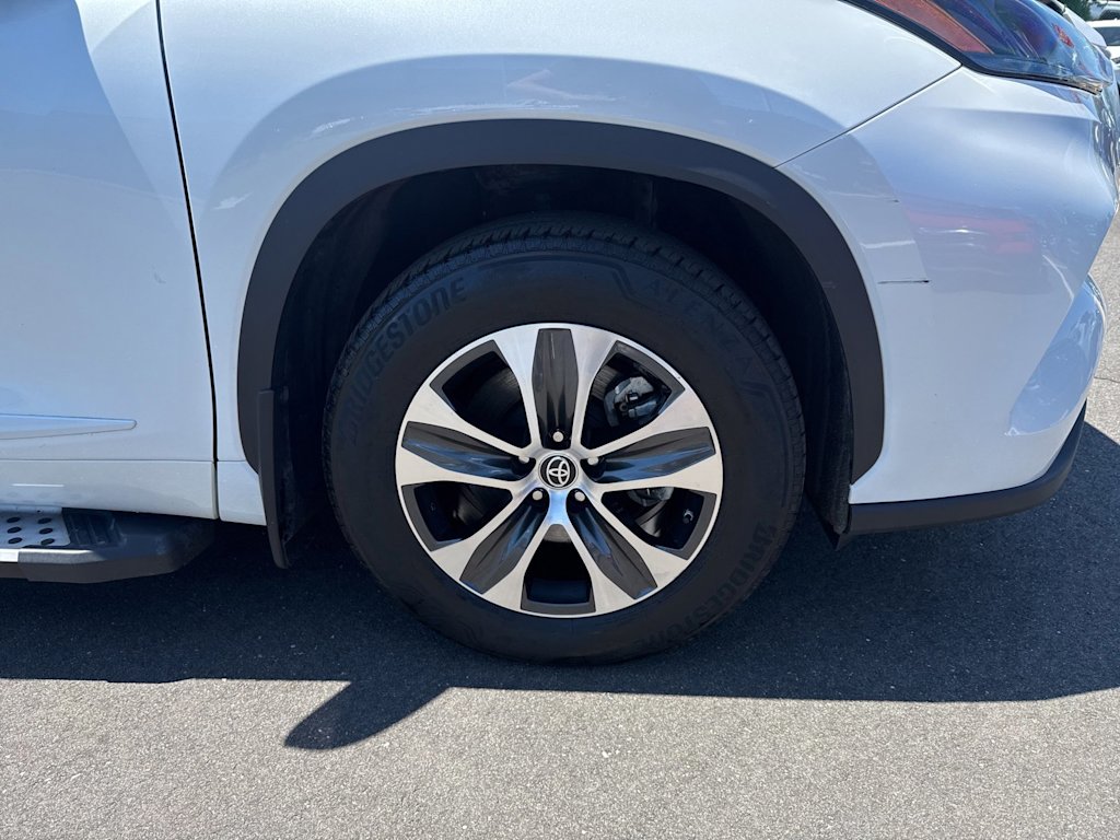 Thumbnail: 2022 Toyota Highlander - 7