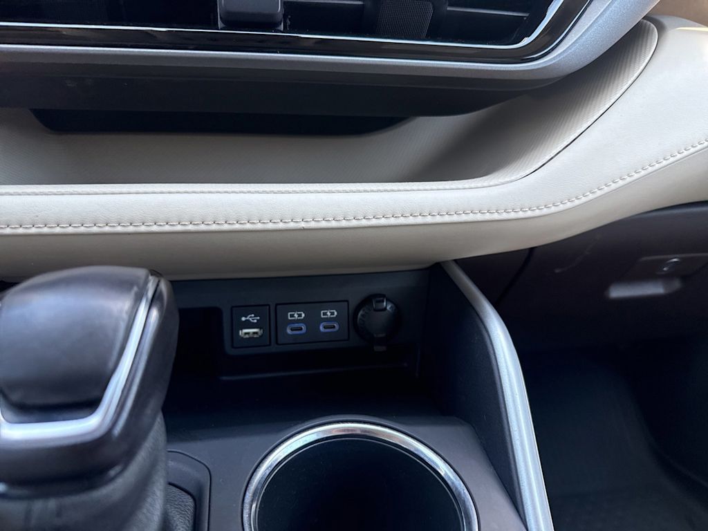 Thumbnail: 2022 Toyota Highlander - 24