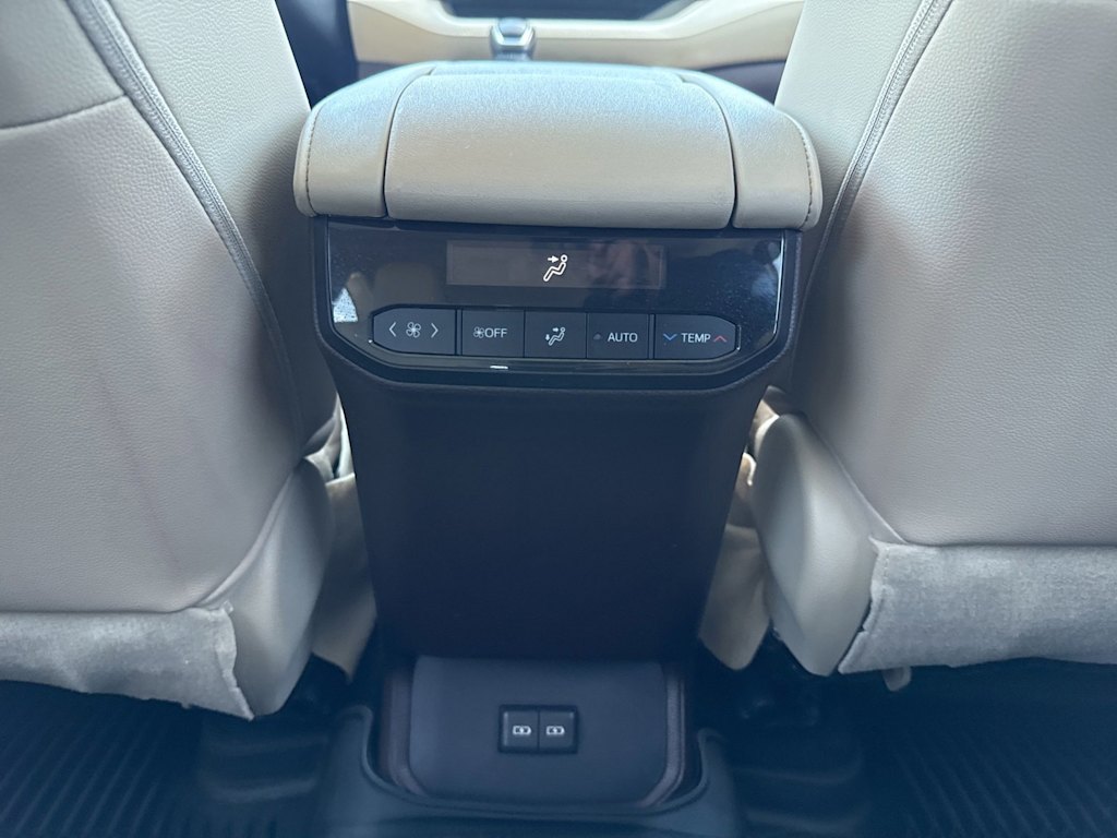 Thumbnail: 2022 Toyota Highlander - 14