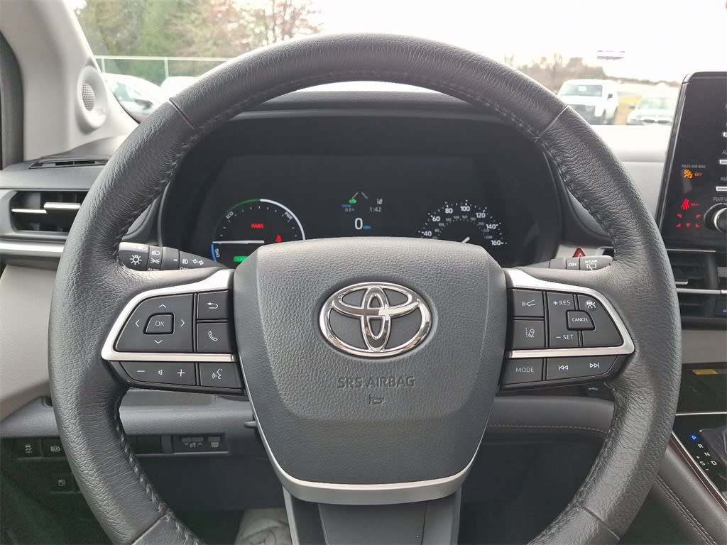 2021 Toyota Sienna XLE 8