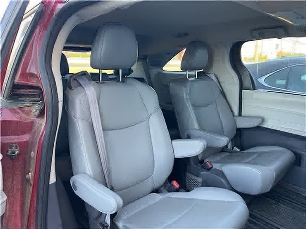 2021 Toyota Sienna XLE 9