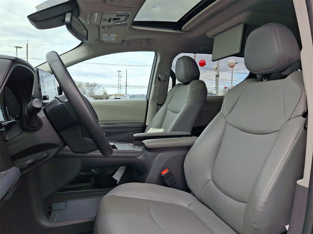 2021 Toyota Sienna XLE 10