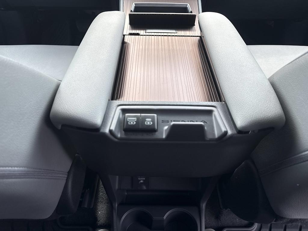 Thumbnail: 2024 Toyota Sienna - 24