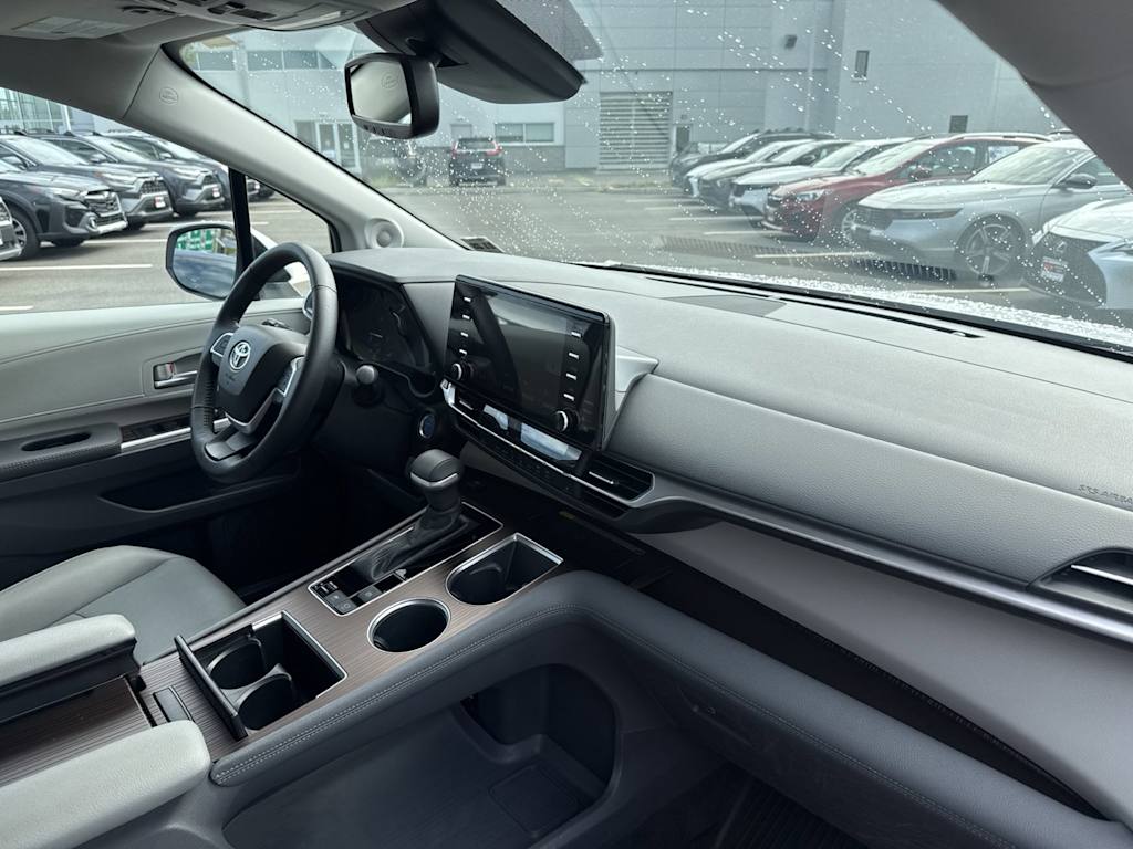 Thumbnail: 2024 Toyota Sienna - 8