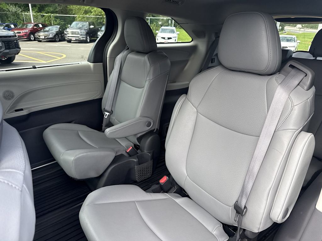 Thumbnail: 2024 Toyota Sienna - 11