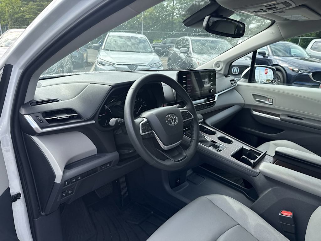 Thumbnail: 2024 Toyota Sienna - 2