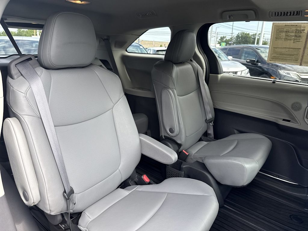 Thumbnail: 2024 Toyota Sienna - 21