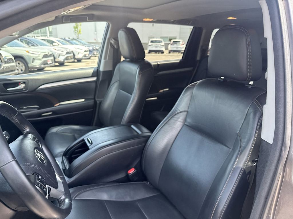 Thumbnail: 2017 Toyota Highlander - 9
