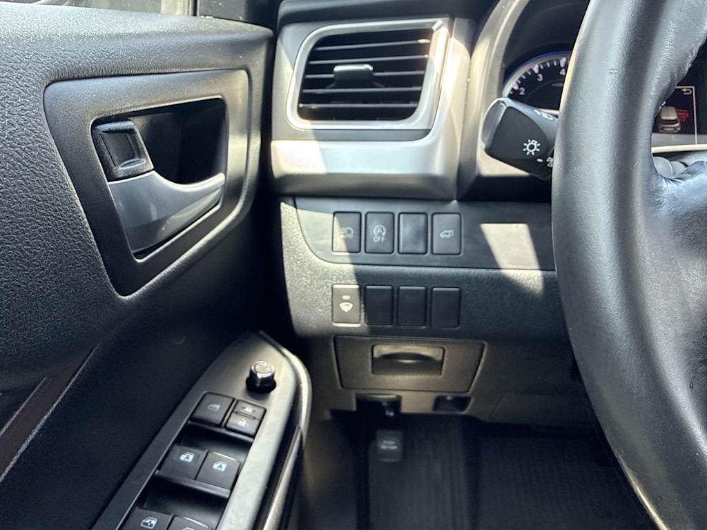 Thumbnail: 2017 Toyota Highlander - 25