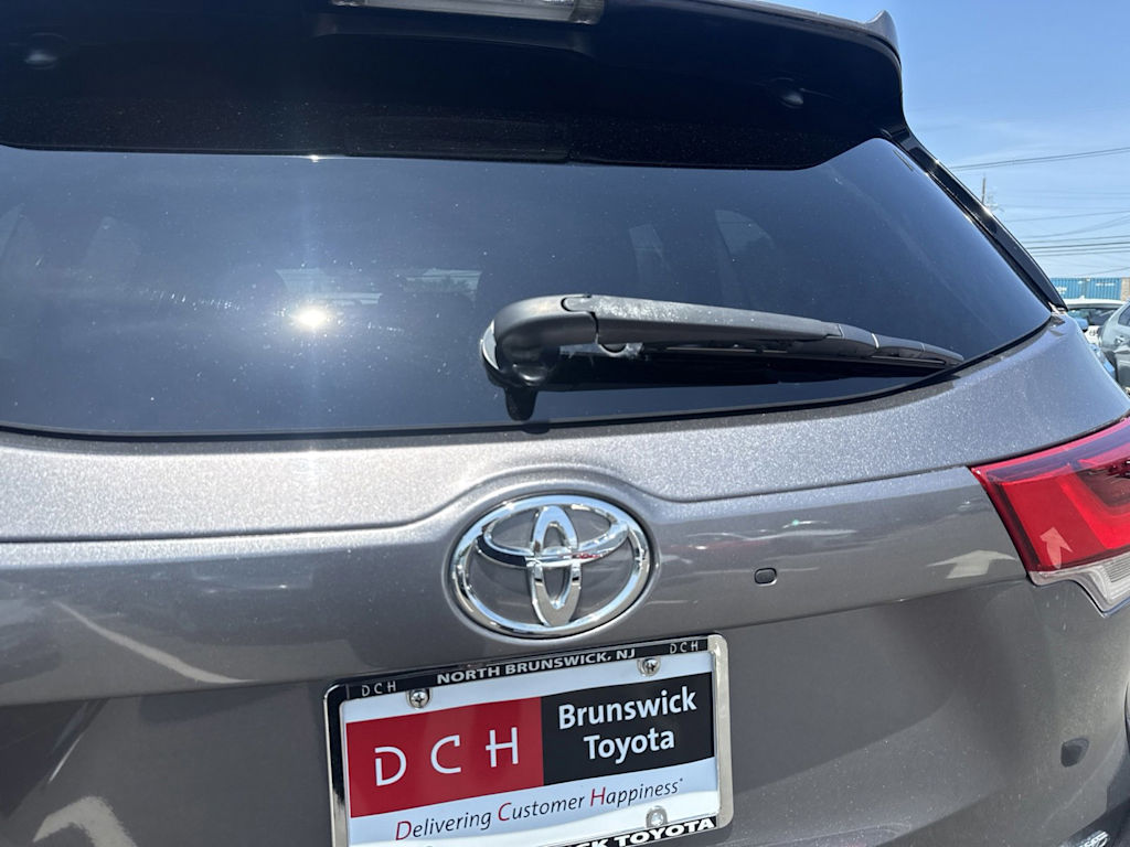 Thumbnail: 2017 Toyota Highlander - 20
