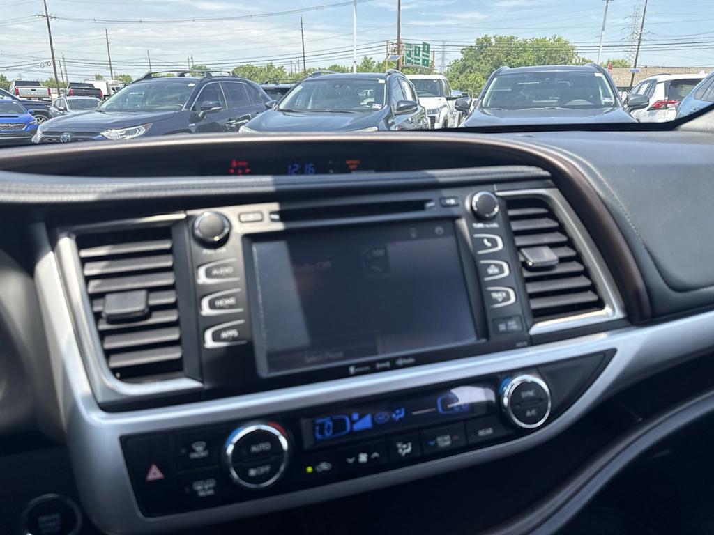 Thumbnail: 2017 Toyota Highlander - 14