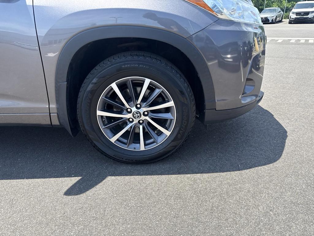 Thumbnail: 2017 Toyota Highlander - 7