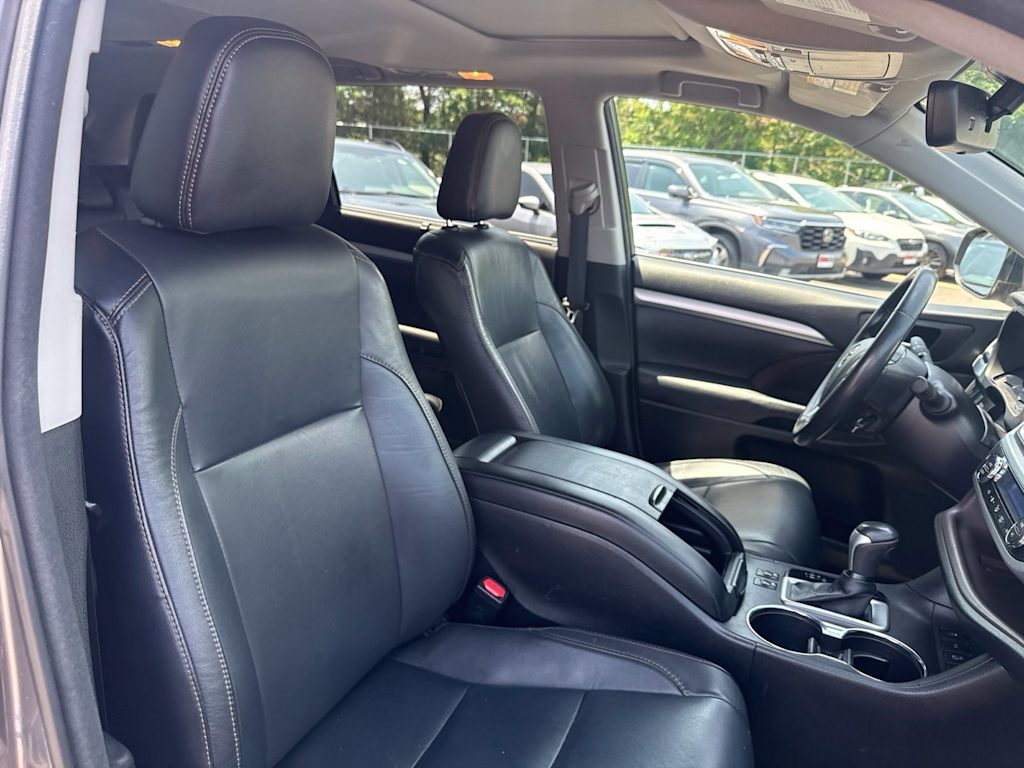 Thumbnail: 2017 Toyota Highlander - 10